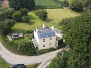 Clotted Cream Cottage: Countryside calm: Close to beach: Dartmouth: Devon